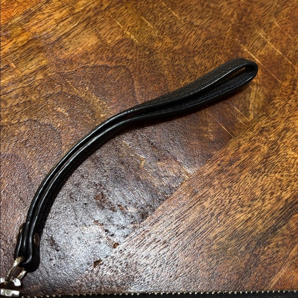 Michael Kors Ivory Jet Set MK Logo Wristlet - Picture 8 of 11